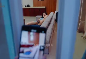 đột nhập nện em hàng xóm đang thủ dâm
